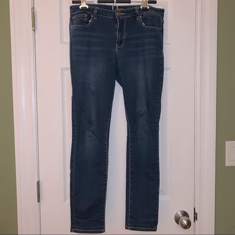 Buffalo David Bitton jeans, size 8/29 EUC
